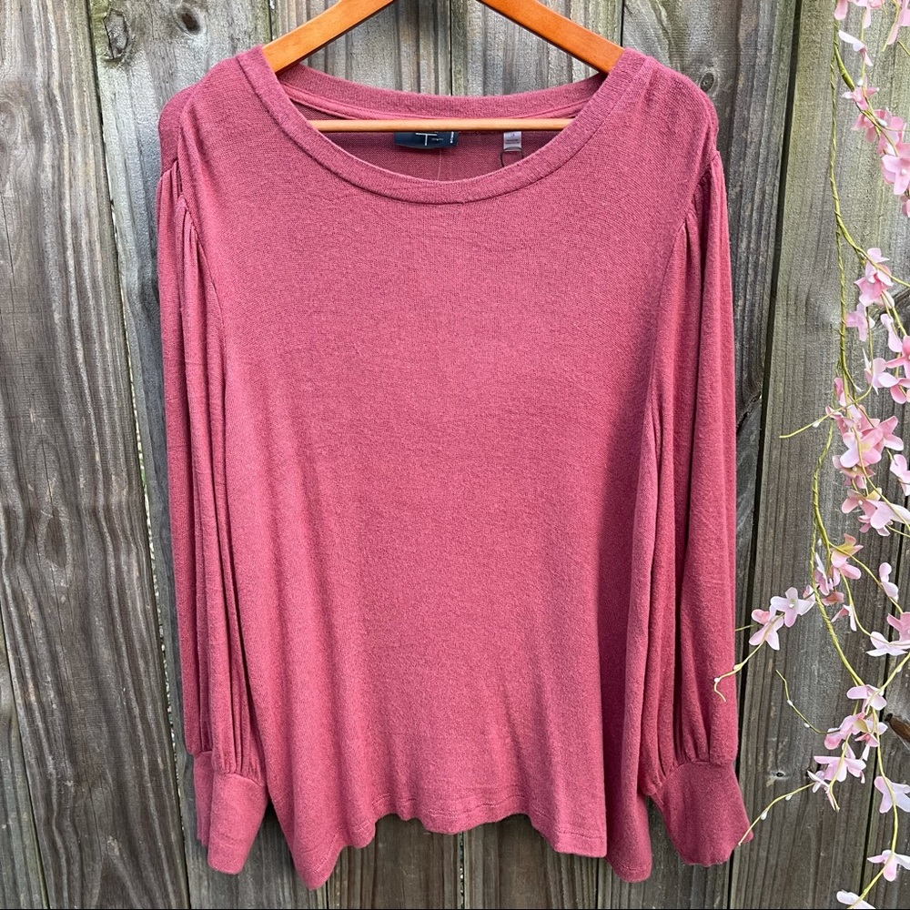 Plus Size  Tahari Woman’s Balloon Sleeve Sweatshirt Size 1X New Red.